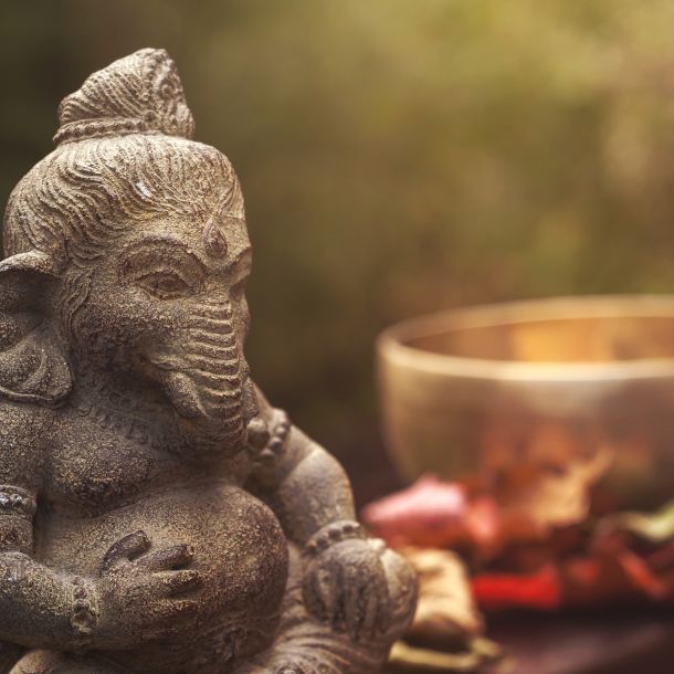 buddha-mit-klangschale